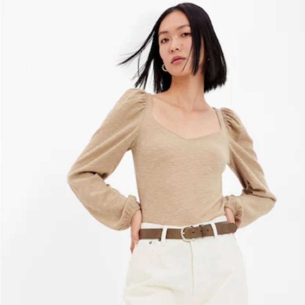 GAP beige sweetheart puff sleeve top